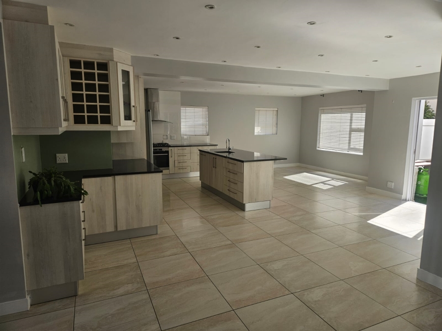 4 Bedroom Property for Sale in Somerset Country Estate Western Cape